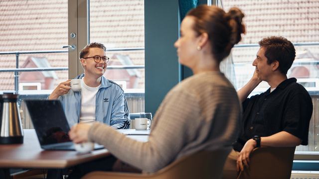 Markedsførere fra Funbit i en strategisk workshop der de planlegger målrettede digitale kampanjer og vekststrategier