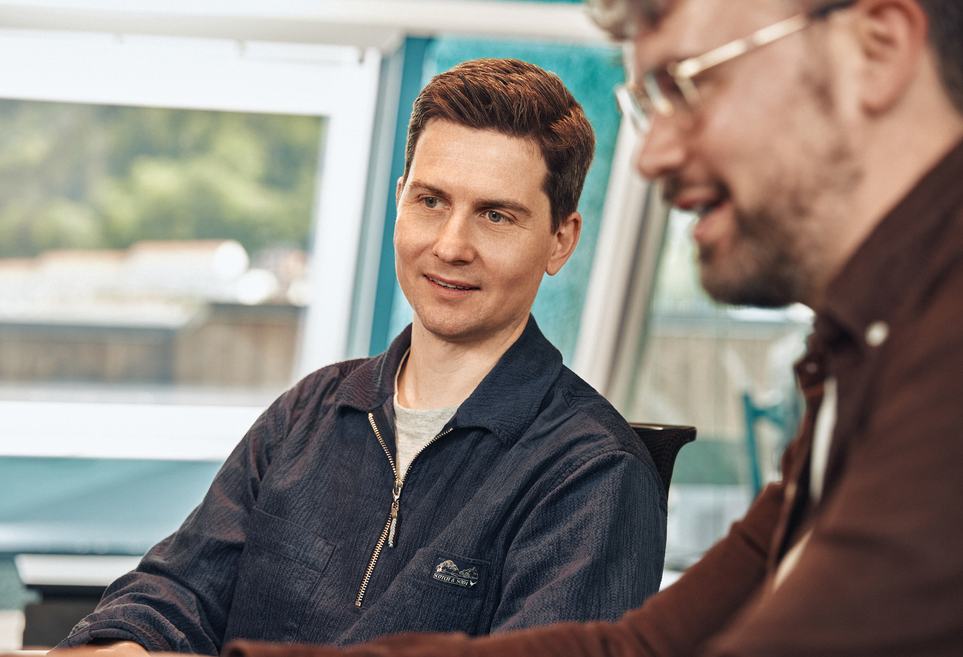 To av Funbit-partnerne i produktiv diskusjon