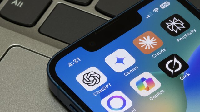 AI chat apper på en iPhone.